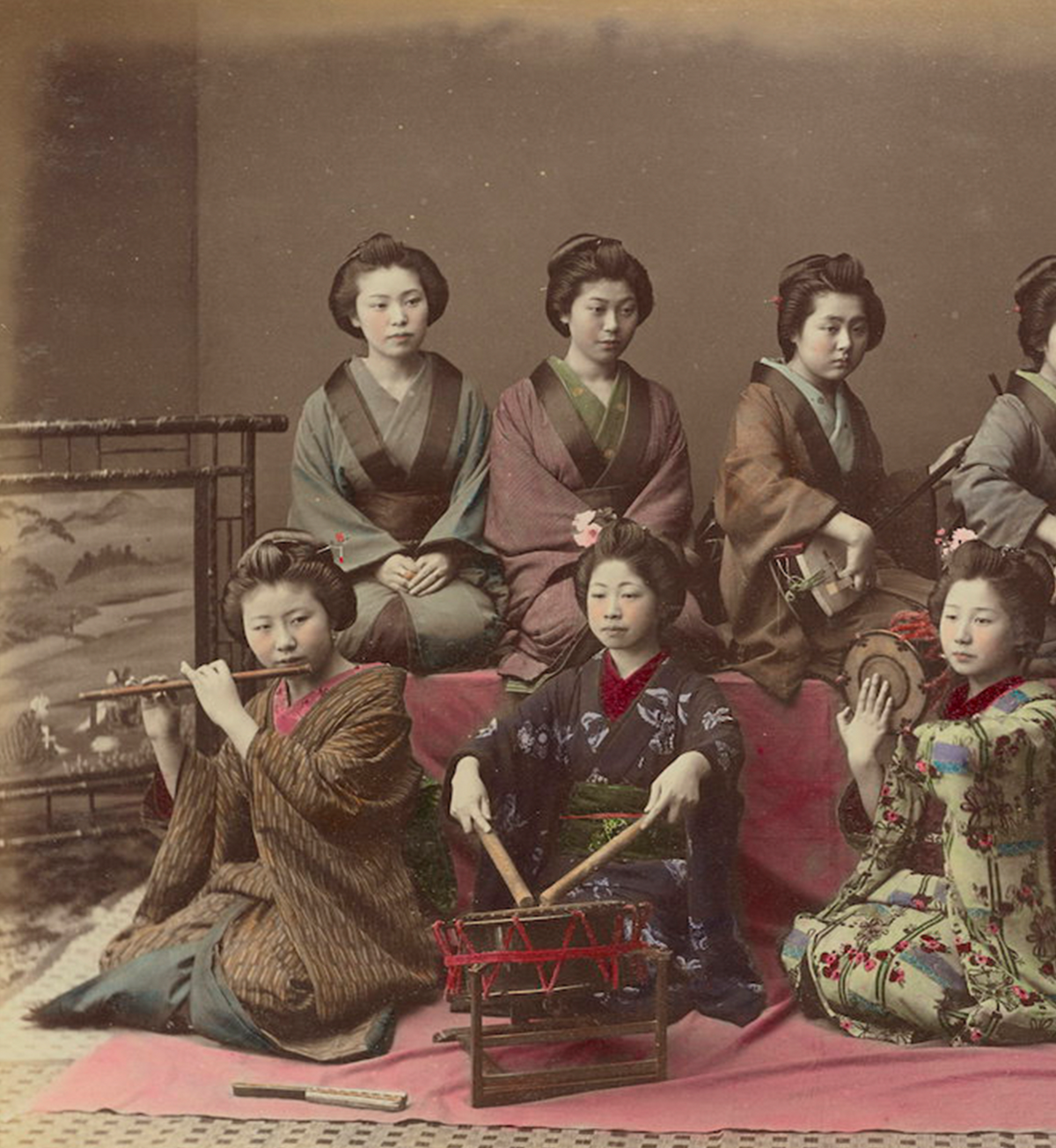 Playing Samisen, Tsudzumi, Fuye and Taiko / Kusakabe Kimbei