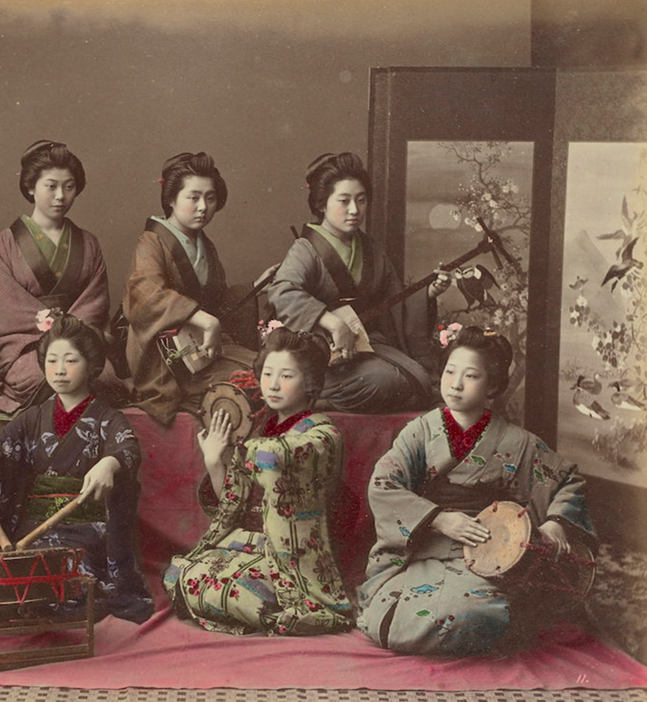 Playing Samisen, Tsudzumi, Fuye and Taiko / Kusakabe Kimbei