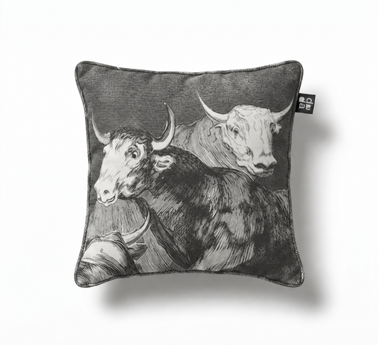 Folly of Little Bulls / Francisco de Goya – Cojín 45 x 45